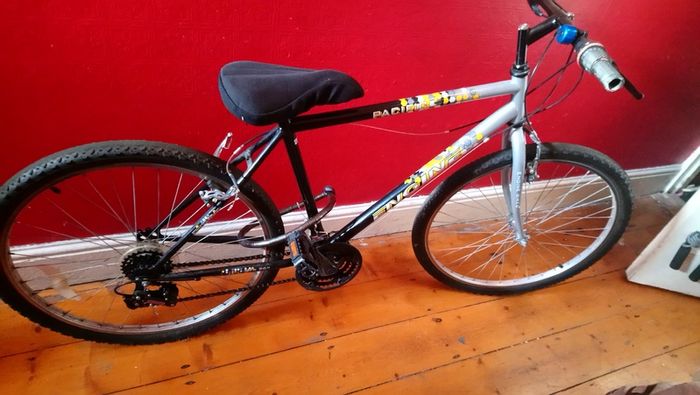 Bike with accessories + 2 new extra inner tubes check photos