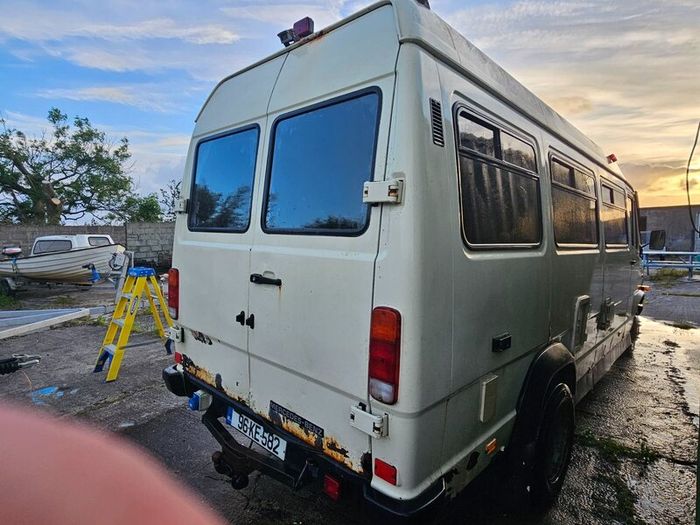 Mercedes 410D Camper