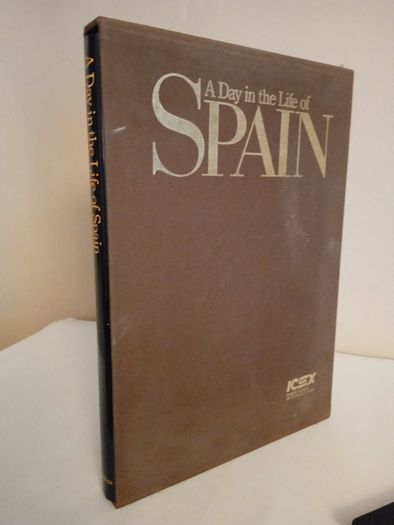 A Day in the Life of Spain by Rick Smolan and David Cohen (RB207)