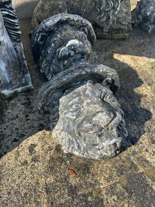 Lions garden ornament statue wall/pillar mounts