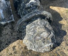 Lions garden ornament statue wall/pillar mounts
