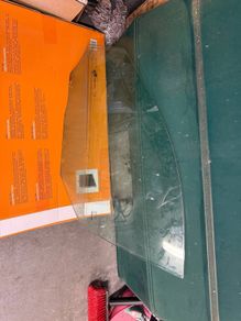 Front left glass w212 Mercedes e220  DOT39 AS2 M35 E 43R  ESG WD 50 E000189