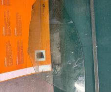 Front left glass w212 Mercedes e220  DOT39 AS2 M35 E 43R  ESG WD 50 E000189