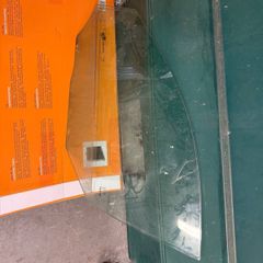 Front left glass w212 Mercedes e220  DOT39 AS2 M35 E 43R  ESG WD 50 E000189