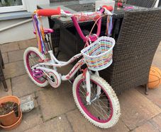 18-inch girls bike in near-perfect condition