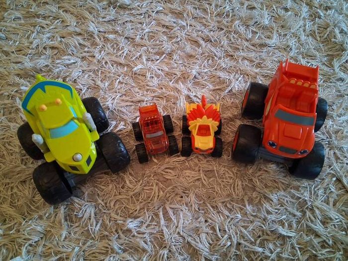 Blaze Cars x4 With Fun Track/Ramps