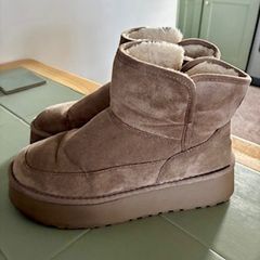 Boots (faux fur lined)