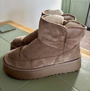 Boots (faux fur lined)