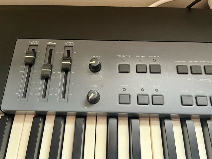 M-Audio Prokeys M88 Keyboard + Stand + Trust Speaker set w Sub-Woofer