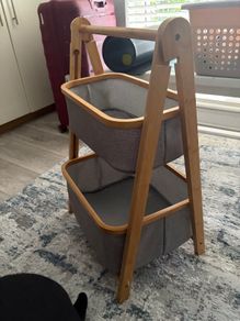 Foldable bathroom basket