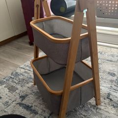 Foldable bathroom basket