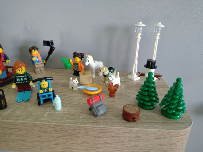 LEGO Winter Village Accessories and Mini Figures Bundle 2