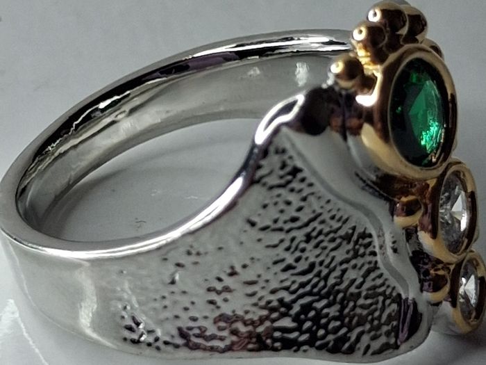 Two Tone Centre Gem & Crystal Vintage Ring