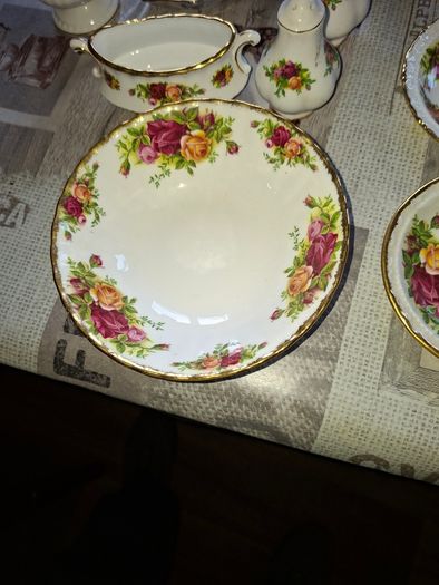 Old Country Rose Royal Albert Porcelain 13 Piece which includes Two Tier Cake Stand, Postage Available or collection