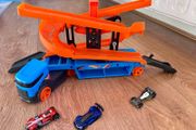 Perfect Condition Hot Wheels Lift &amp; Launch Hauler Set &amp; 3 cars
