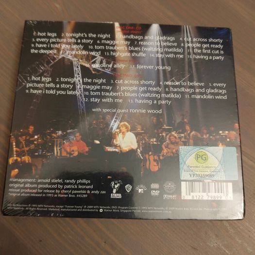 Rod Stewart unplugged....and seated
