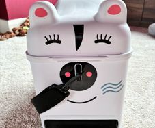 Zebra (Trunki-style) kids ride on suitcase
