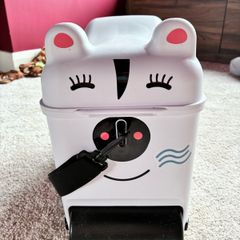 Zebra (Trunki-style) kids ride on suitcase