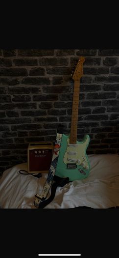 Harley Benton Vintage VT series seafoam colour bass and amp