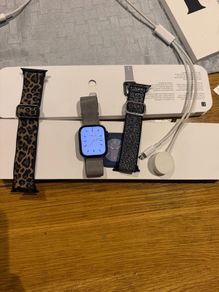 Apple Watch Series 8 41mm comes with two extra straps and charger