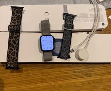Apple Watch Series 8 41mm comes with two extra straps and charger