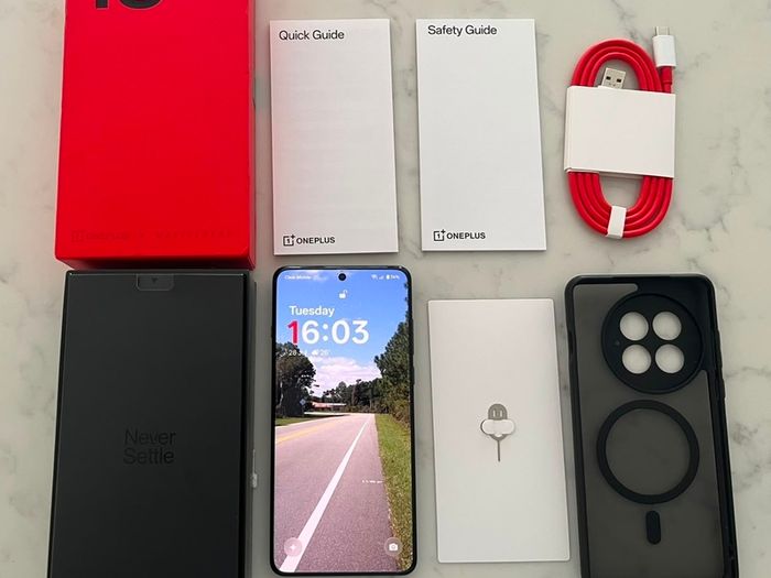 OnePlus 13 512gb + 16Gb Ram - Mint Condition