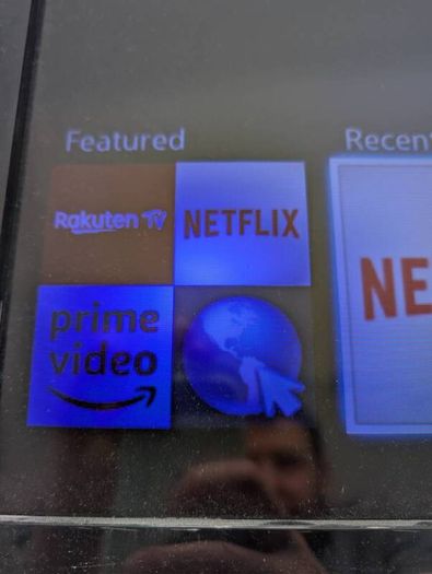 FREE Samsung 32" Smart TV Working but Cracked Screen