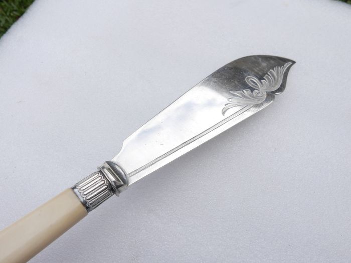 Vintage Art Deco Hallmarked Silver Plated Fish Servers: Sheffield