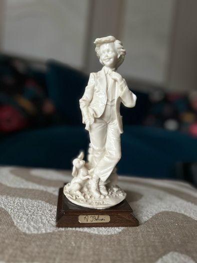 Vintage 1985 CAPODIMONTE porcelain figurine