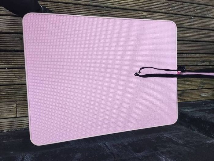 Dog grooming table