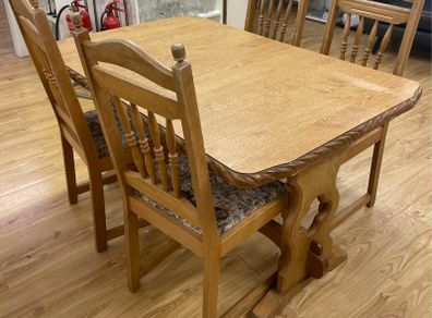 Dining table + 4 chairs