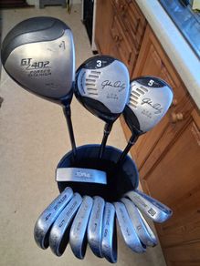 Golf Clubs. Complete Set Of Mens Right Handed Golf Clubs. Collect In Dublin Or Receive Via Post.