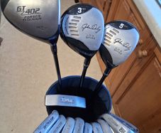 Golf Clubs. Complete Set Of Mens Right Handed Golf Clubs. Collect In Dublin Or Receive Via Post.