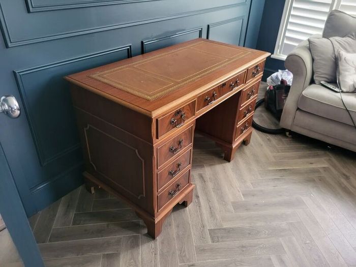 Amtique Desk