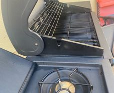 Large Barbeque  with rain proof covers and cleaning utensilskooooolll