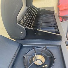 Large Barbeque  with rain proof covers and cleaning utensilskooooolll