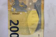 200 Euro bank note
