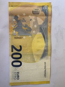 200 Euro bank note