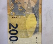 200 Euro bank note