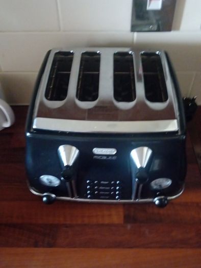 4 slice toaster black
