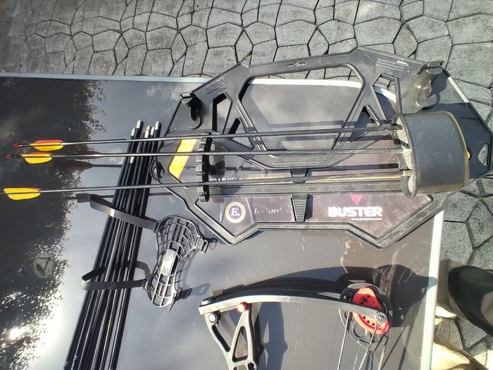 Compound Bow Archery 25'' Like New, 10 Arrows