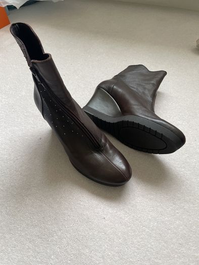 Jose Saenz wedge ankle boots