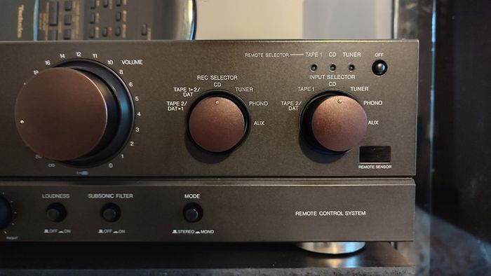 Technics SU-VX620 Amplifier. Genuine Remote. Like new! Cleaned.