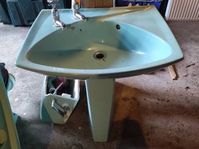 Vintage Bathroom Set For Sale in Whitegate, Cork from S.Cash