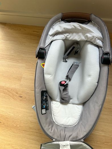 Maxi-Cosi Jade Lie-Flat Car Seat & Carrycot in Excellent Condition