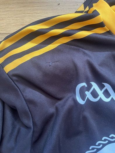 Rare O'Neills Kilkenny Black Celtic Challenge GAA jersey, Size Small (player fit)