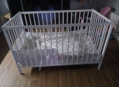 White cot & matress