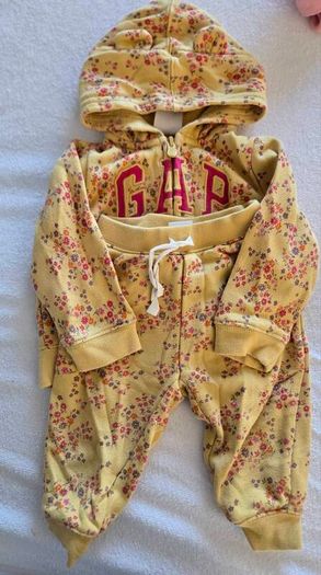 Baby girls clothes 6-9 months