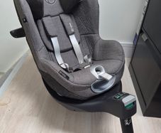 Cybex Sirona Z Car Seat & Cloud Base Z combo