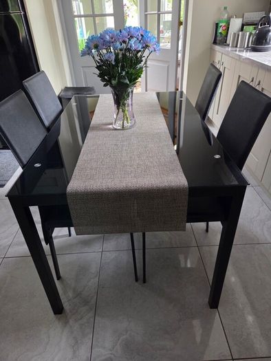 dining table & chairs